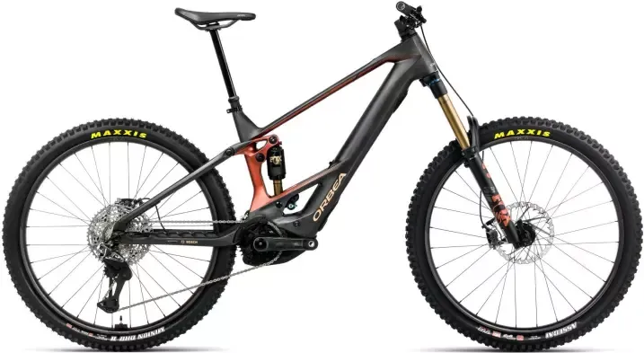 Rabatt Wild M-LTD - 2026 Diamond Carbon View (Matt) - Mars Red (Gloss) | M
