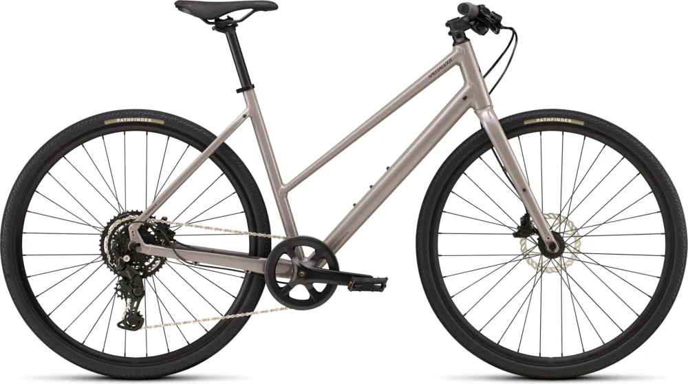 Specialized Sirrus X 2.0 ST Gloss Desert Metallic / Bordeaux Metallic Frost Reflective 2026 - XS Direkt Vom Hersteller